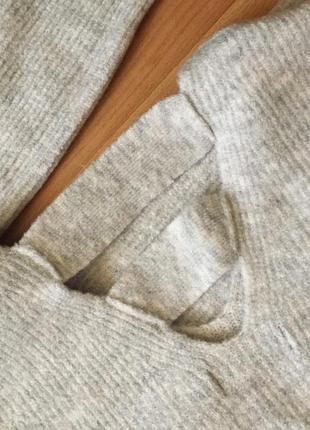 Свободный свитер с перемычками на спине4 фото