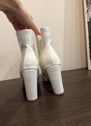 Чоботи білі, з еко шкіри, осінь весна