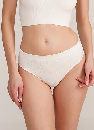 Безшовні стрінги з фактурним візерунком у вигляді смужок string briefs braid vanilla, s/m