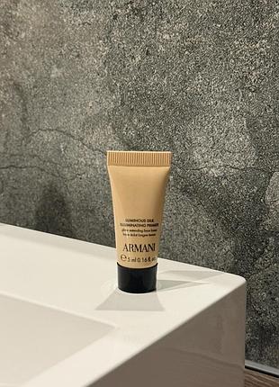 База під макіяж armani luminous silk illuminating primer легкий праймер зі зволожувальним ефектом і тонким освіжальним сяйвом