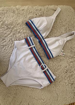 Білий роздільний купальник
