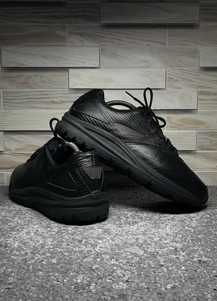 Кожаные кроссовки brooks . оригинал