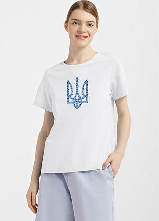 Футболка женская белая с принтом "герб-вышиванка", 2xl
