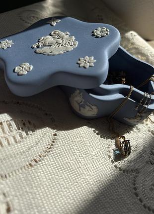 Скарбничка для прекрас від wedgwood