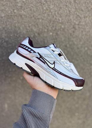 Кроссовки nike initiator найк инитиатор белые с красным и бордовым женские для фитнеса