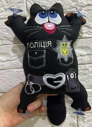 Кот гарфилд полицейский в авто на присосках,