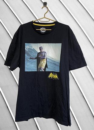 Чоловіча чорна футболка next 3xl 4xl оригінал бавовняна вільна футболка з принтом бетмен некст мерч колір насичений стан ідеал великий розмір 60 62