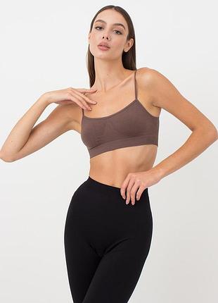 Бесшовный топ на тонких бретелях giulia cami top s/m brown-deep taupe, кроп топ джулия