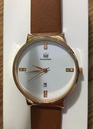 Годинник круглий з коричневим ремінцем / часы круглые с коричневым ремешком