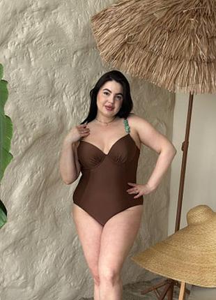 Шоколадний суцільний купальник plus size з формованимим чашками та утяжкою