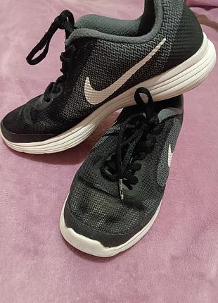 Продам кроссовки nike