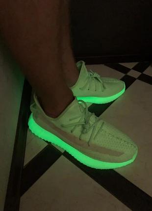 Мужские кроссовки adidas yeezy 350 v2 glow in dark 40 42