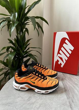 Мужские кроссовки найк аир макс nike air max plus safety orange black 44