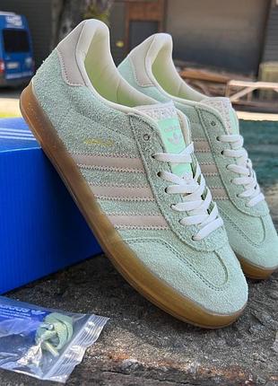Женские кроссовки адидас газель adidas gazelle indoors green 39