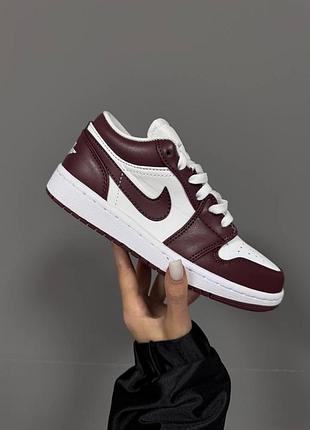 Женские кроссовки найк аир джордан nike air jordan 1 low burgundy white 37 38