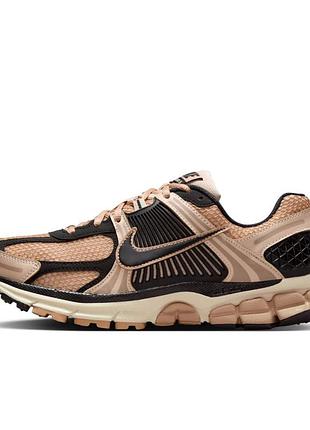 Женские кроссовки найк стильные оригинальные nike w nike zoom vomero 5 fj2028-106