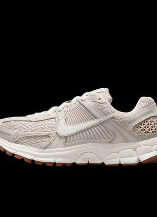 Женские кроссовки найк стильные оригинал nike zoom vomero 5 beige fz3780-101