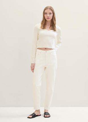 Джинсы mom-fit jeans 1040752хх22569 tom tailor 26 белый 1040752хх22569