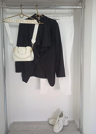 Короткий черный кардиган