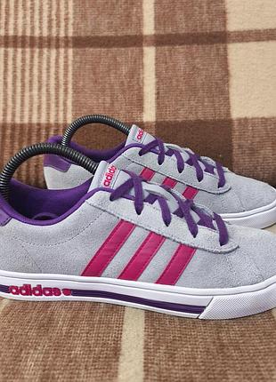 Женские кроссовки adidas