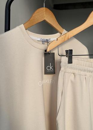 Костюм из шорт и футболки мужской calvin klein бежевый, комплект на лето кельвин кляйн, спортивный костюм