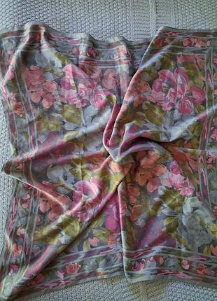 Платок итальянского бренда scarf