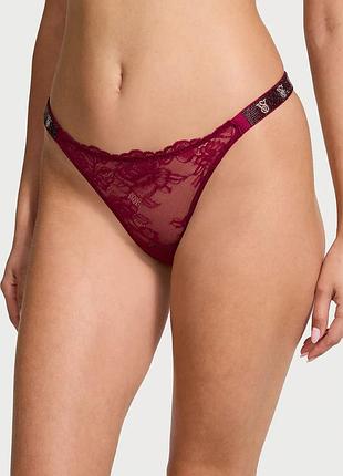 Трусики стринги со стразами victoria's secret (2163389432601) very sexy shine strap rose lace thong panty xl бордовые