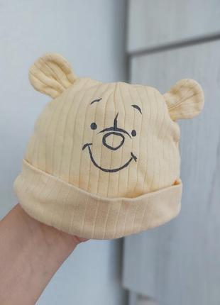 Брендовая желтая шапочка с ушками и вини-пехом disney на 0-3м