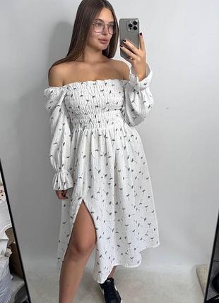 Женское платье миди с открытыми плечами из муслина одуванчик xs/s