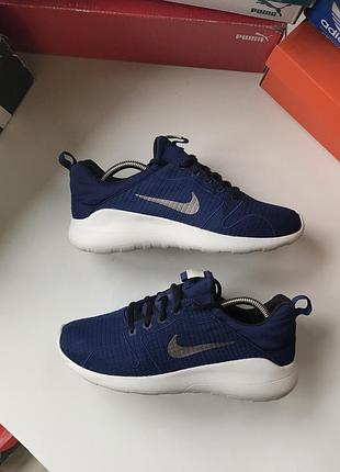 Nike кросівки стан нових оригінал розмір 41 стел 26 см легкі на пенці класичне спорт кросівки
