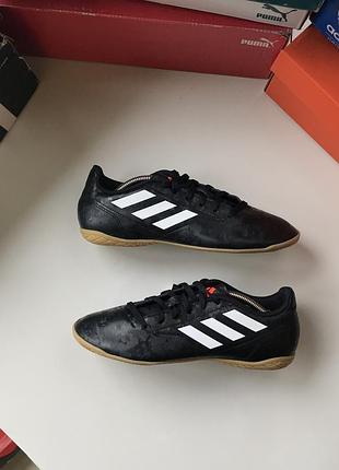Adidas бампи футзалки 39-40 стел 25 см для гри у футбол в спорт залі стан нових легкі оригінальні