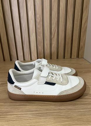Кеди від zara