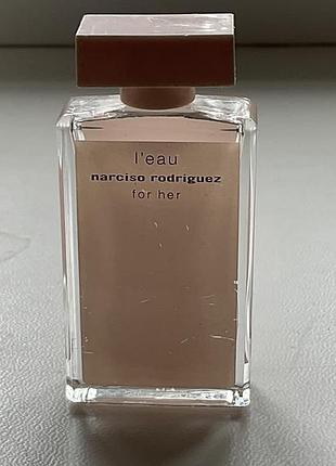 Флакон с остатками парфюма narciso rodriguez leau for her.