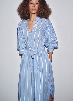 Жіноча сукня zara у смужку з поясом, блакитна, розмір m