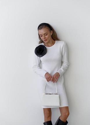 Качественное белое платье с цветком💫