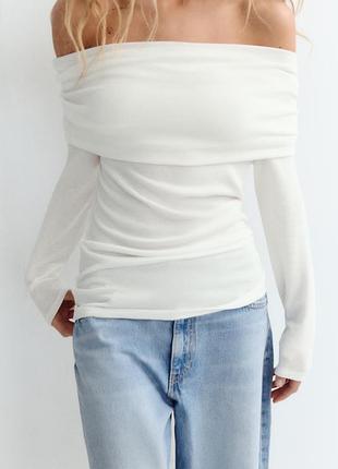 Топ зі спущеними плечима zara