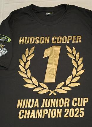 Pro rtx модель rx151 - чемпіонська  мотофутболка з золотим принтом - hudson cooper ninja junior cup champion 2025 - l