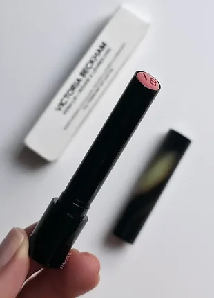 Увлажняющая помада victoria beckham posh lip moisturizing colour lipstick pout 2 г