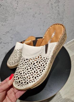 Шлепанцы женские am shoe кожаные с закрытым носком бежевые 42