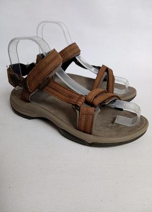 Шкіряні босоніжки teva