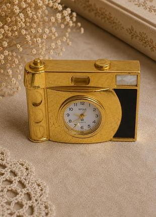 Вінтажний настільний годинник у формі фотоапарата rojas quartz