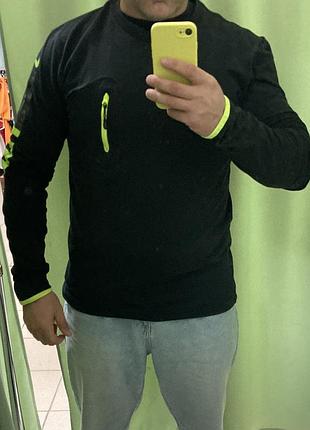 Біговий лонгслів nike.