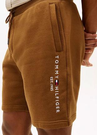 Чоловічі спортивні шорти tommy hilfiger коричневі з логотипом бежеві бавовняні літні