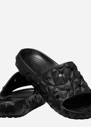 Crocs classic geometric шльопанці жіночі чорні крокс.