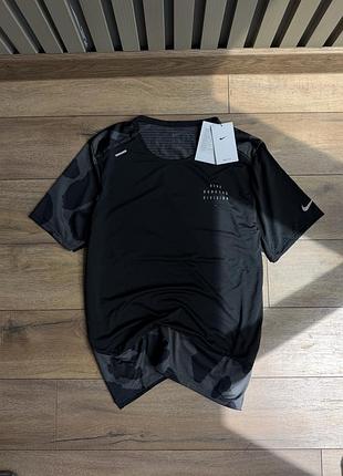 Чоловіча спортивна футболка nike