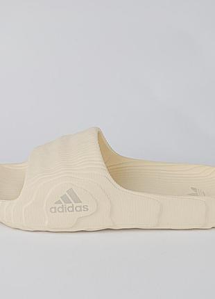 Шлепанцы мужские adidas белые бежевые (молочного цвета) рельефные / волнистые 45