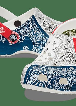 Сабо жіночі крокс crocs classic bandana clog з принтом бандана. w10/41/27см.