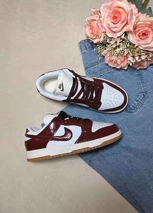 Стильные женские кроссовки nike sb dunk "burugndy croc"