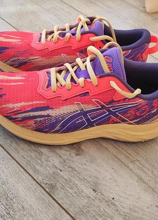 Женские кроссовки asics noosa