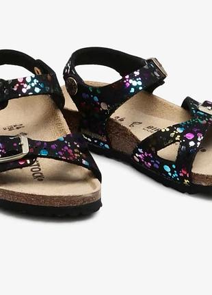 Детские сандалии birkenstock rio kids с черным верхом из микрофибры и разноцветным принтом